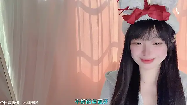 美女LovelyXiaoYi在线直播