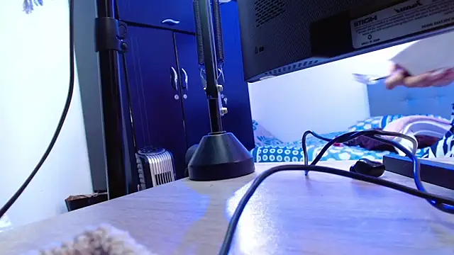 Valen_with_pussy webcam