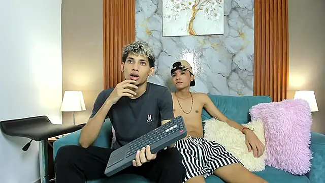 YOUNG_BOYS_HELL webcam