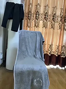 美女LXR77887在线直播