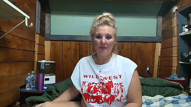 lisaxlovexxx's Stripchat show and profile