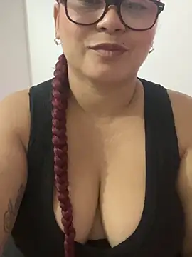 Red_milf_love webcam