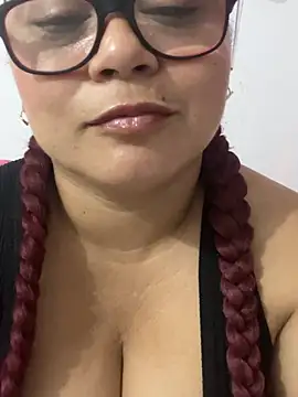 Red_milf_love webcam