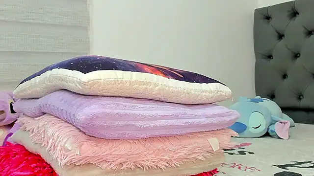 Elizabeth_18_ webcam