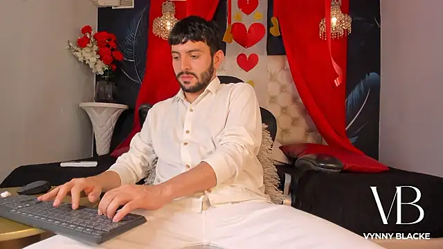 vynnyblacke_ - VynnyBlacke_'s free webcam