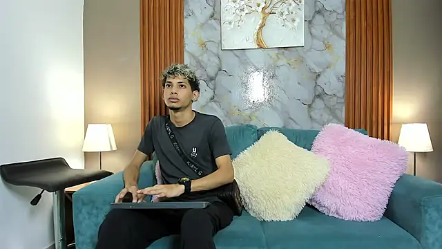 YOUNG_BOYS_HELL webcam