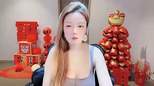 美女YERR0在线直播