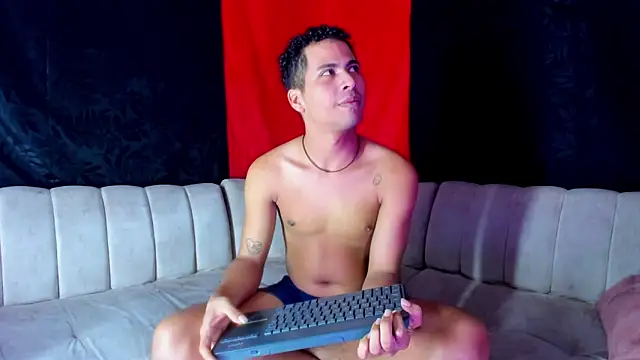 peter_boys_1 - Peter_boys_1's free webcam