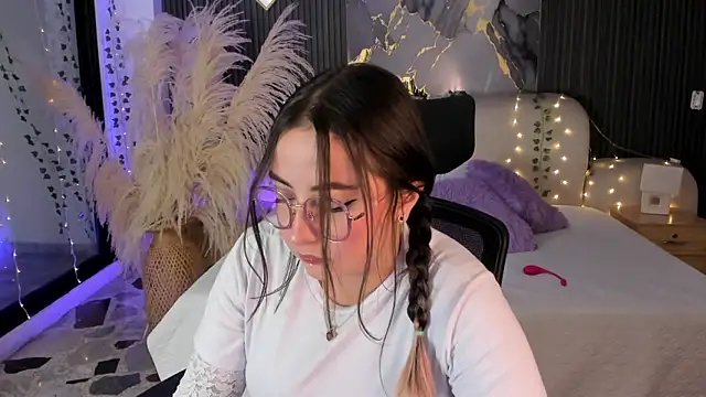 SarahCastro1_ webcam