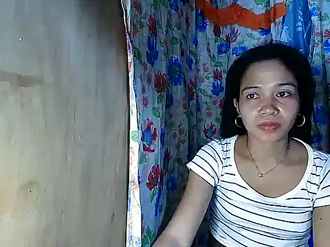 PinaySkinnyGirl webcam