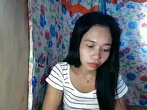 PinaySkinnyGirl webcam