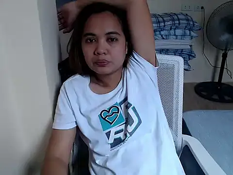 xTheLastVIRGINx webcam