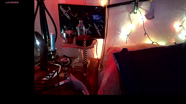 Pussyeat2please webcam