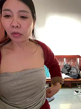 美女xiiuuff18在线直播