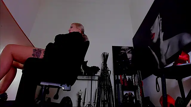 MistressDemi webcam