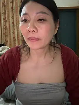 美女xiiuuff18在线直播