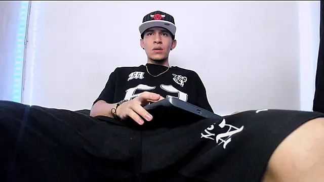 nude voyeur cam Samuel Suarez