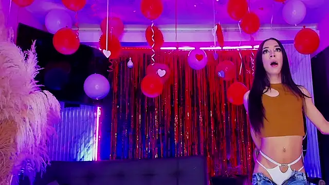 Queens_Wonders_Blonders webcam