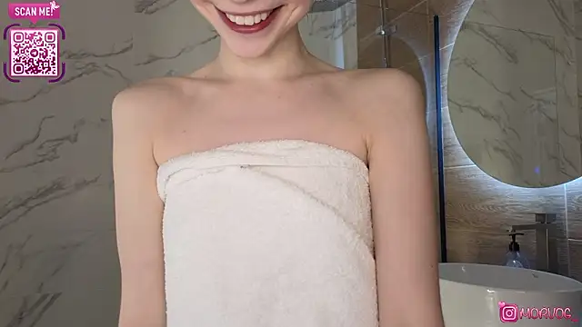 delorathecookiee webcam