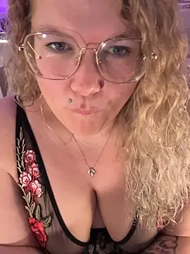 CurvyAnonymousGirl89 webcam