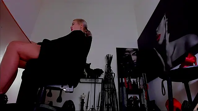 MistressDemi webcam
