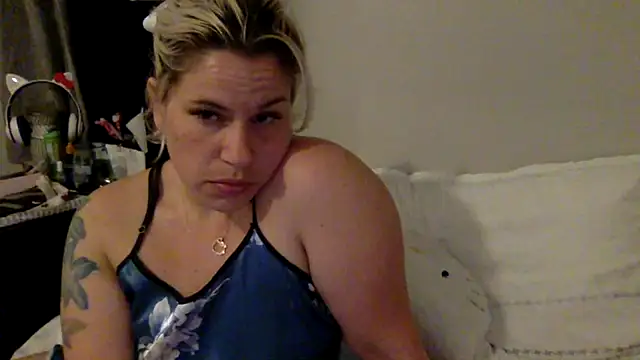 toomuchofafreak webcam