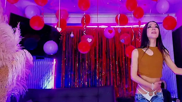 Queens_Wonders_Blonders webcam