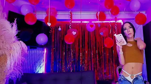 Queens_Wonders_Blonders webcam