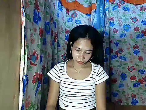 PinaySkinnyGirl webcam