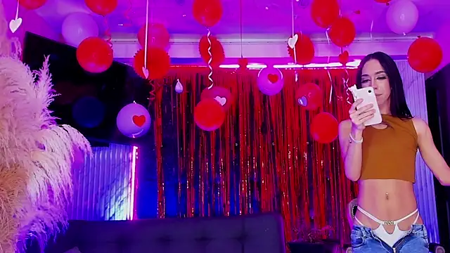 Queens_Wonders_Blonders webcam