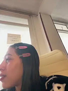 MiaScott_Pink webcam