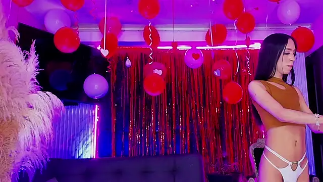 Queens_Wonders_Blonders webcam