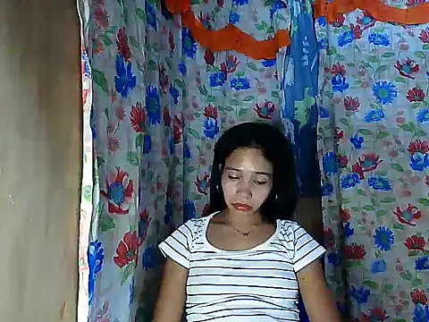 PinaySkinnyGirl webcam