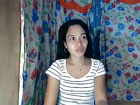 PinaySkinnyGirl webcam