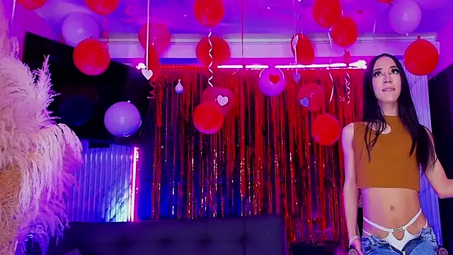 Queens_Wonders_Blonders webcam