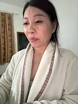 美女xiiuuff18在线直播