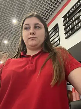 Webcam Model (Strawberryyyyik) is live