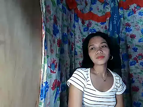 PinaySkinnyGirl webcam