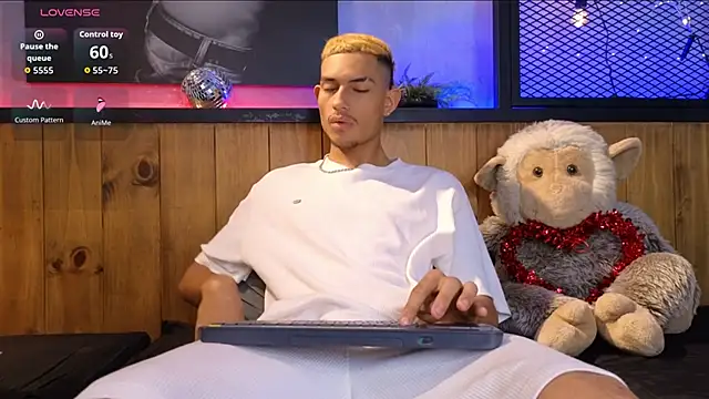 ItsZairen private show on Streamsexy