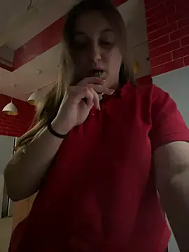 Webcam Model (Strawberryyyyik)  is live.Free join now!