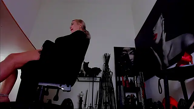 MistressDemi webcam