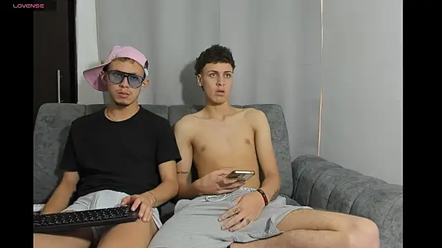 Two_sexboys webcam