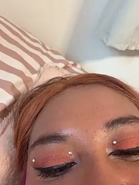 Nailealipsglossy webcam