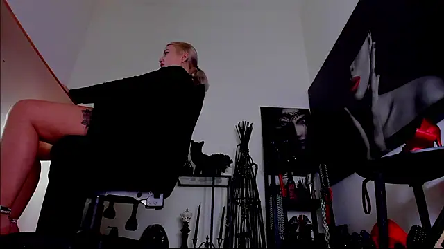 MistressDemi webcam