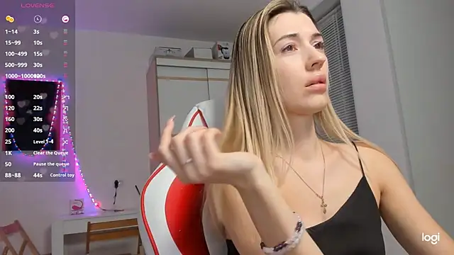 HotCarolineXO webcam