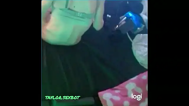 Taylorsexbot webcam