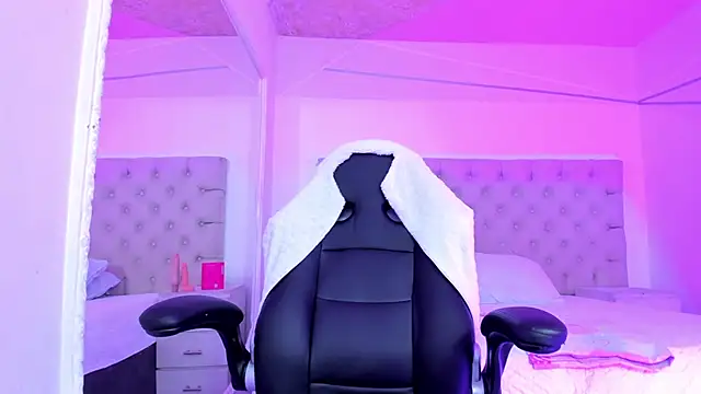 KarelyMitchel webcam