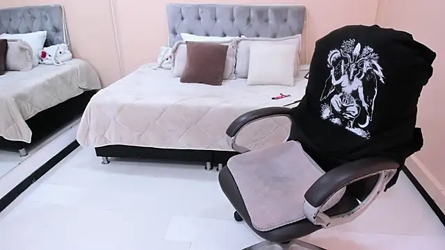 Bela_Craxkerr webcam