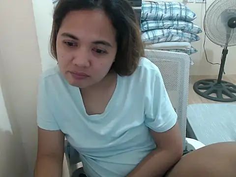 xTheLastVIRGINx webcam