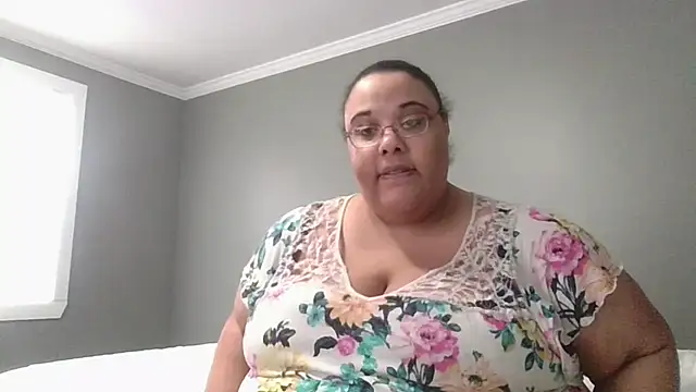 SexyBBW10790 webcam